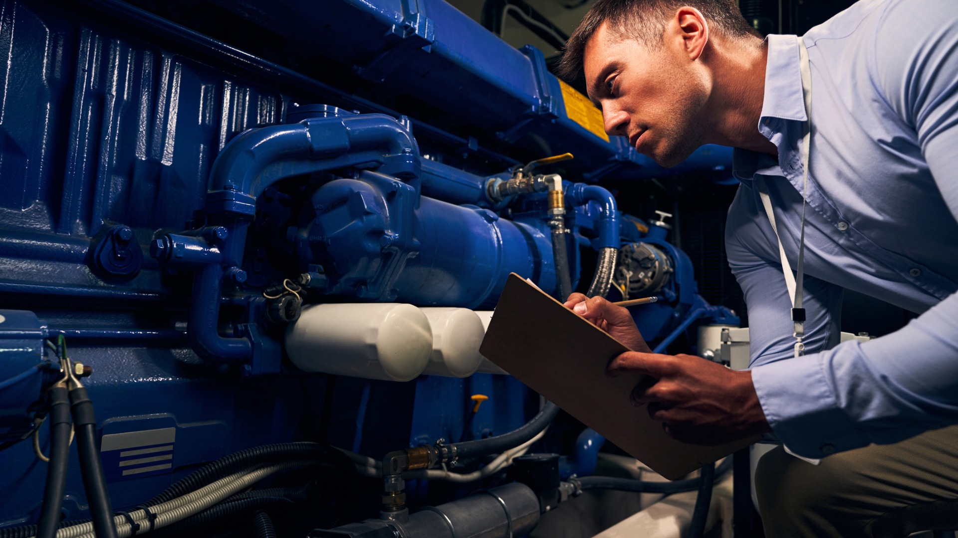 Checklist mensual completo para el mantenimiento de plantas eléctricas